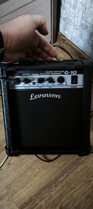 Rockdale электрогитара.