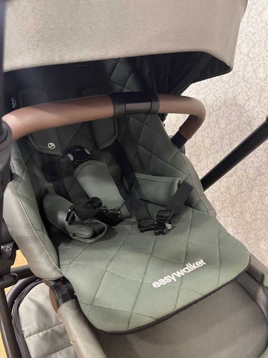 Срочно продам коляску бренда Easywalker 2 в 1