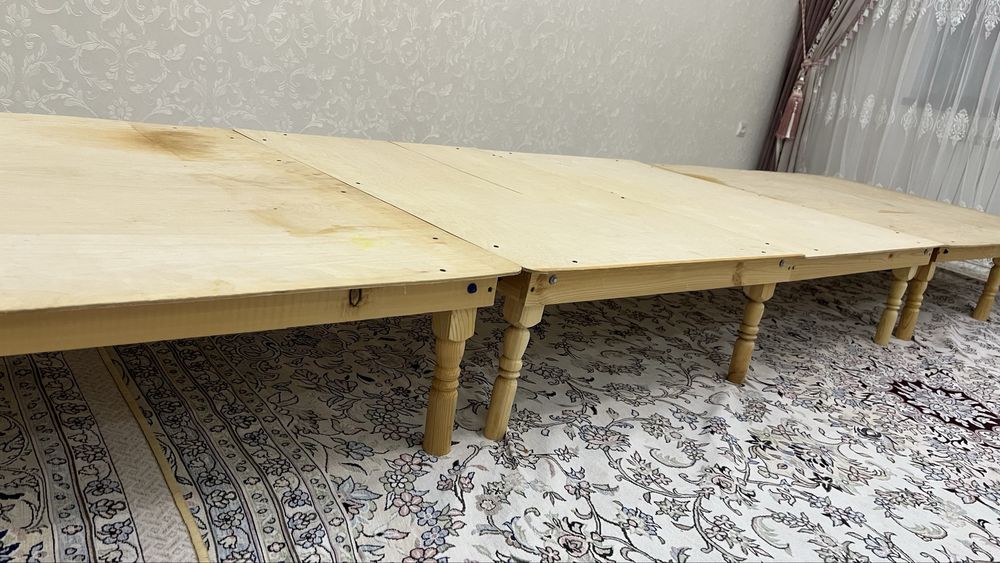 Стол для гостей