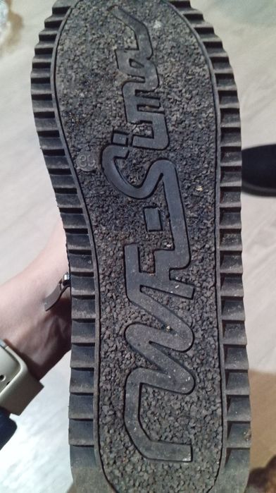 Отдам бесплатно сапоги