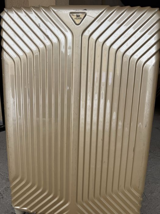 Чемодан  болшой и средний