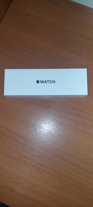 Продам Apple Watch SE