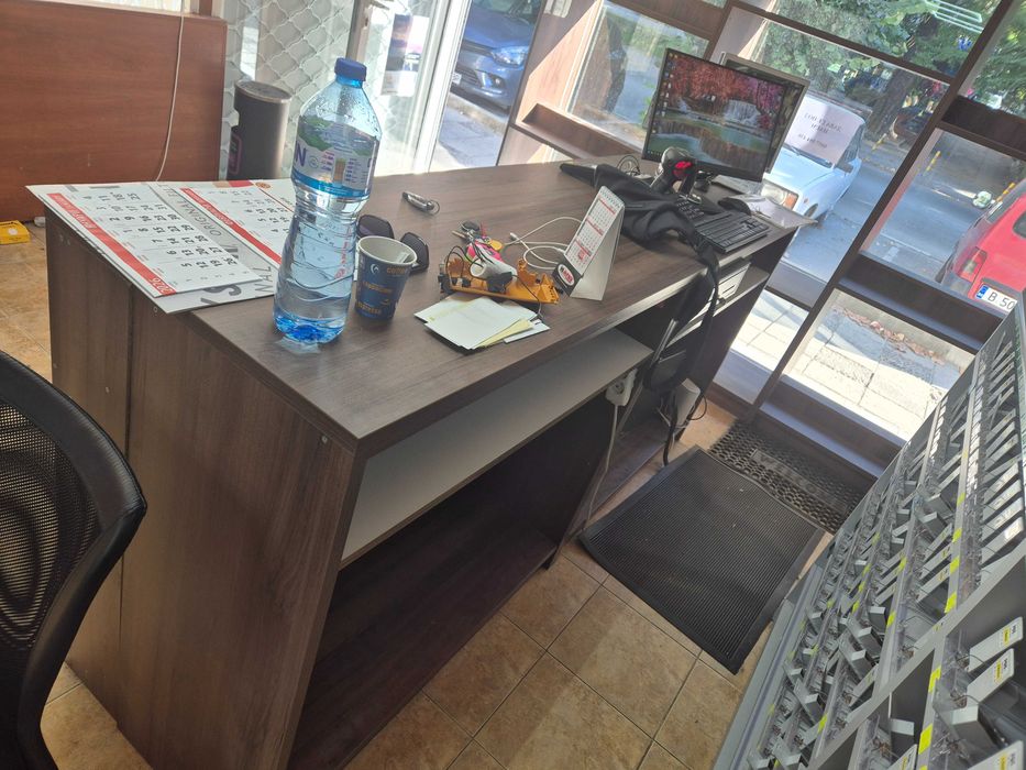 Стелажи за магазин