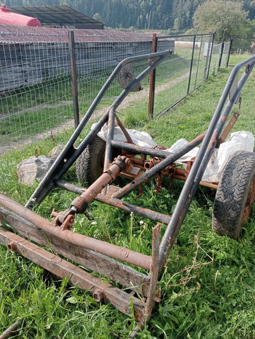 Vând Tractor International 383