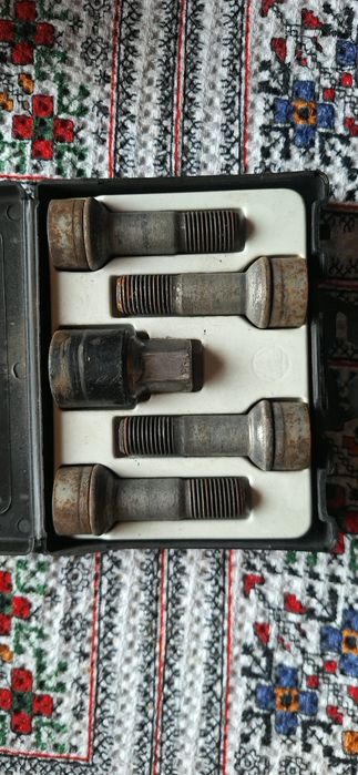 Секретни болтове Мерцедес