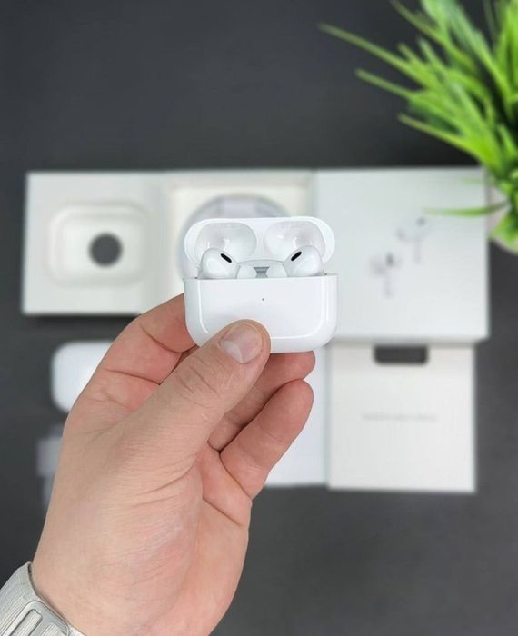 AirPods Pro 2 – Sunet Imersiv și Confort de Top