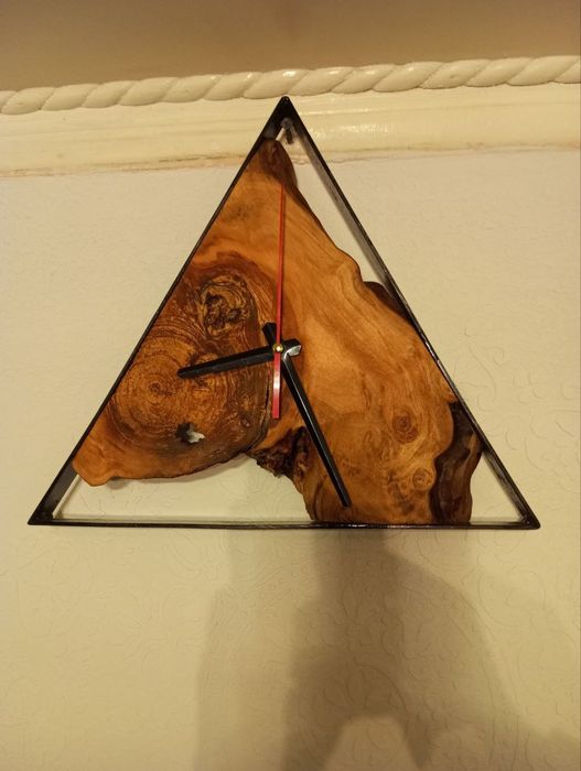 Qo‘l mehnati yog‘och devor soatlari – tabiiy va noyob dizayn