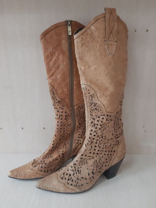 Продам женские сапоги