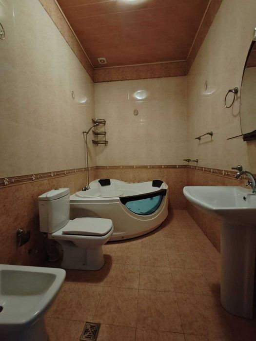 Просторный дом 450 м² с бассейном на Никитина