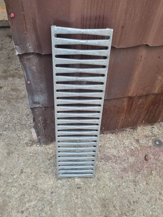 vând trepte metalice zincate