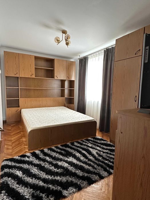 Apartament 4 camere de închiriat, zona Crisan, centrală proprie, AC