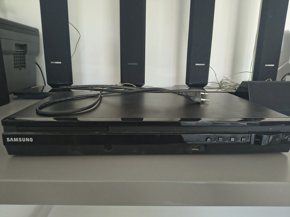Sistem Home Cinema Samsung HT-F455 5.1 – 1000W RMS – 4 Boxe Tallboy