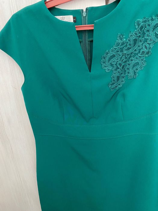 Нарядное женское платье