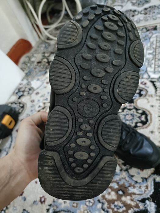 Продам зимнюю обувь