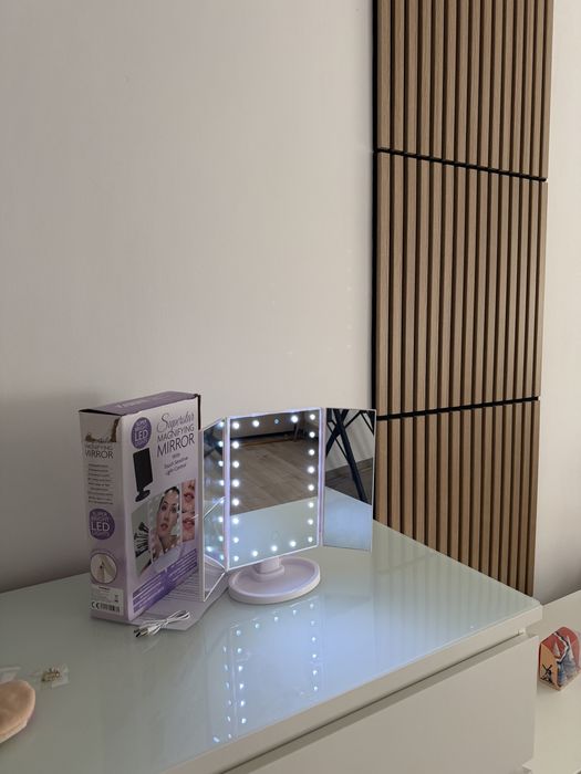 Oglinda cosmetica LED, rotativa, iluminare reglabila, zoom 2x si 3x