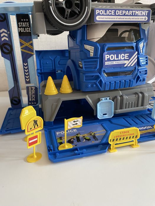 Полицейски камион - паркинг - 2 в 1