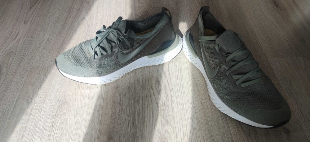 Nike Epic React Flyknit 2