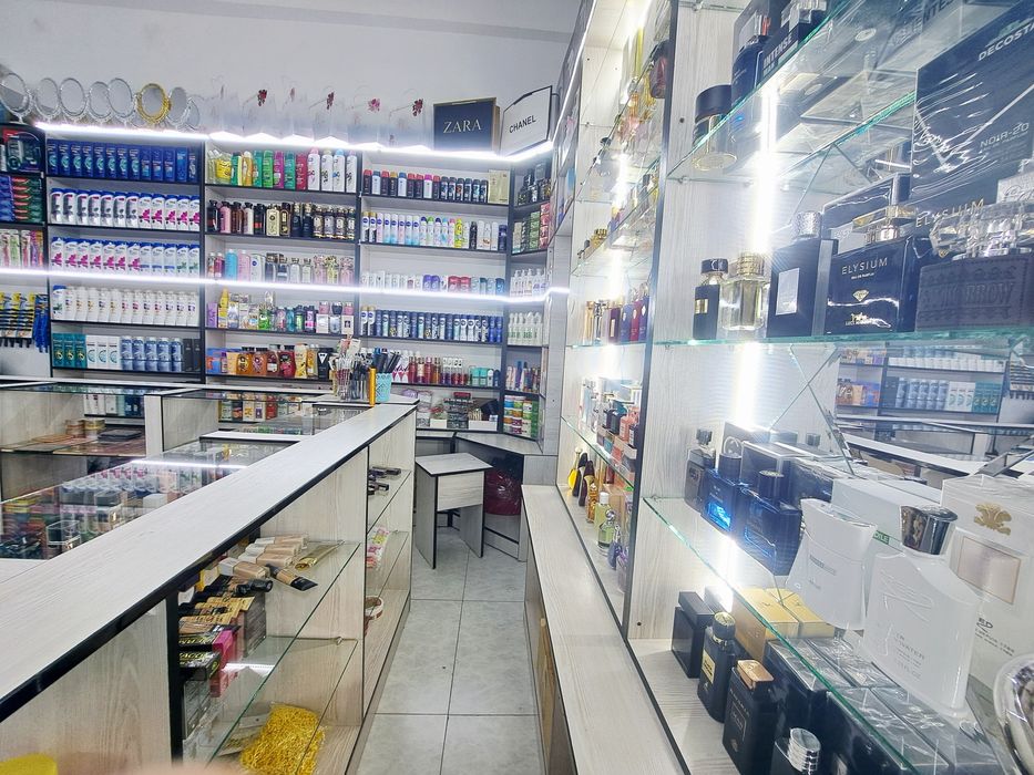 PERFUMERIYA TOVARLARI SOTILADI 
Parfyumeriya tovarlari prilavka b