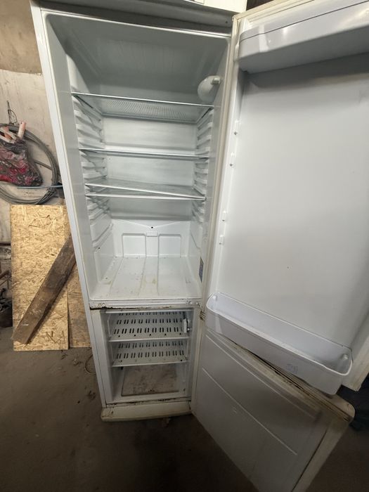 Холодильник Indesit