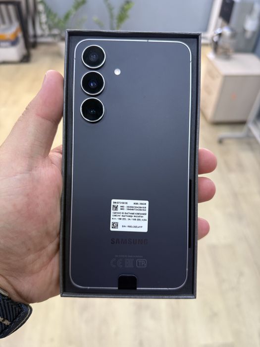 Samsung S25 FE 8/256гб