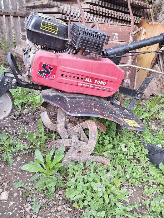 Vând betoniera 140l pret 1200, și un motocultor de 7 1400