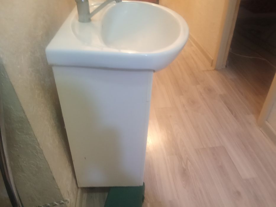 Умываальник для туалета