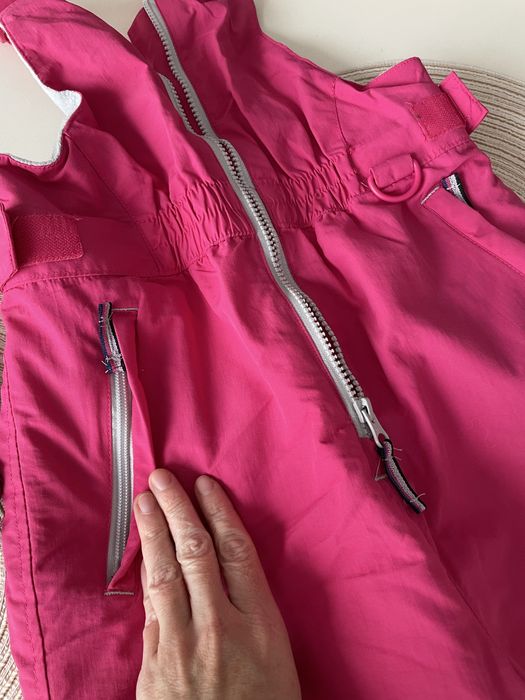 Pantaloni de schi călduroși pentru o fată de 8–9 ani + mănuși călduroase