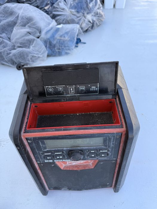 Milwaukee M18 радио