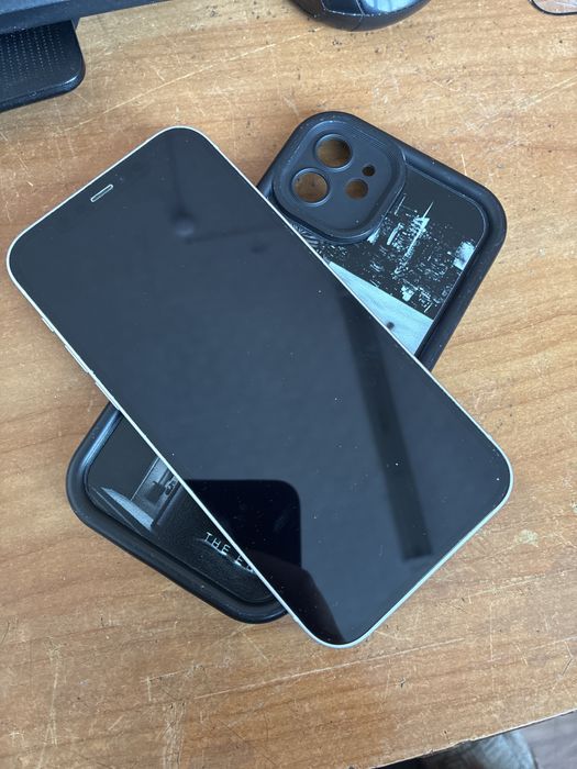 Продам Iphone 12 с коробкой, есть торг!