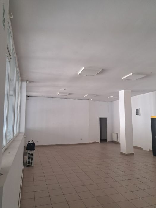 Închiriez spațiu comercial 100 mp în Călărași, zona 10 Nivele