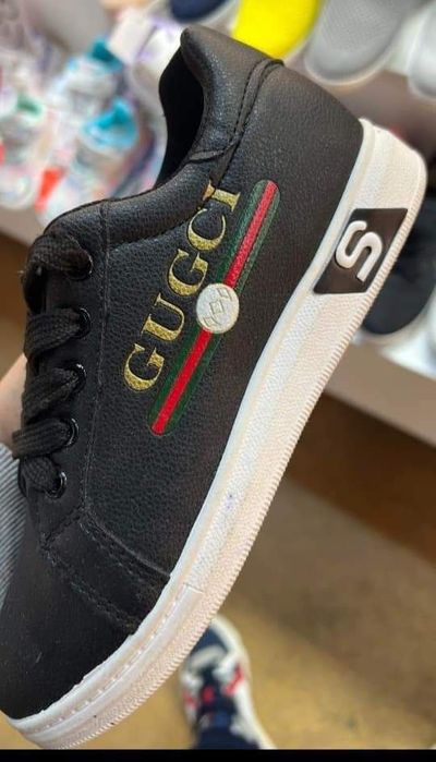 Adidasi Gucci mărimea 42
