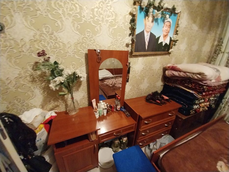 Продаются кровать и тумбочки