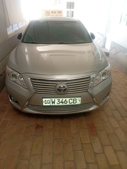 Tayota camry sotiladi