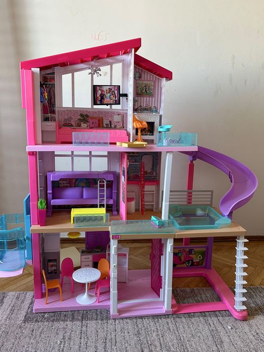 Casa Barbie Dreamhouse cu accesorii incluse