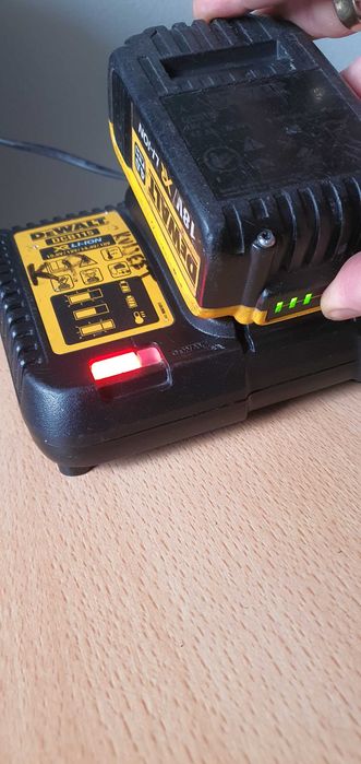 Vand incarcator si baterie DeWalt