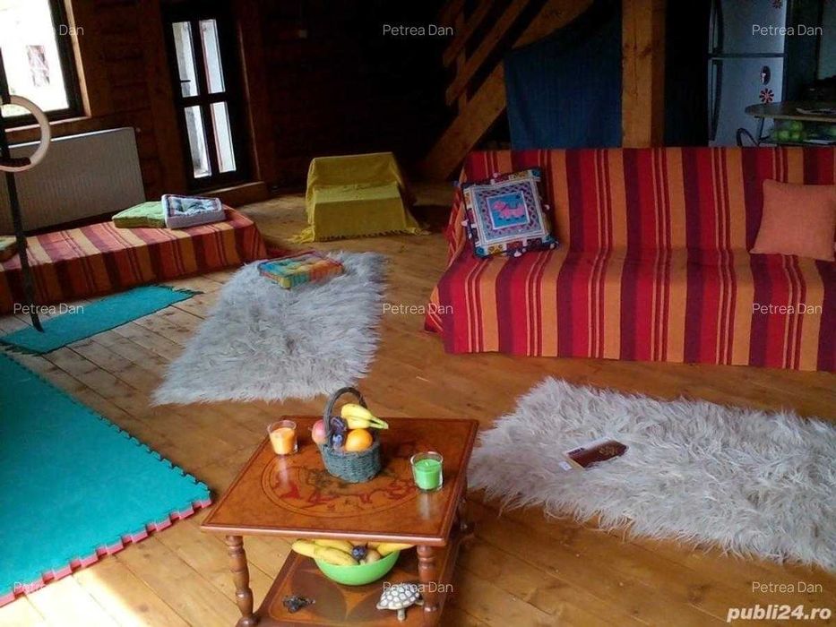 Casa din lemn masiv cu teren in Muntele Rece