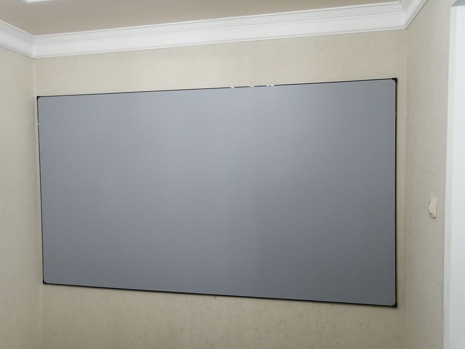 Настенный экран домашнего кинотеатрадля видеопроектора.