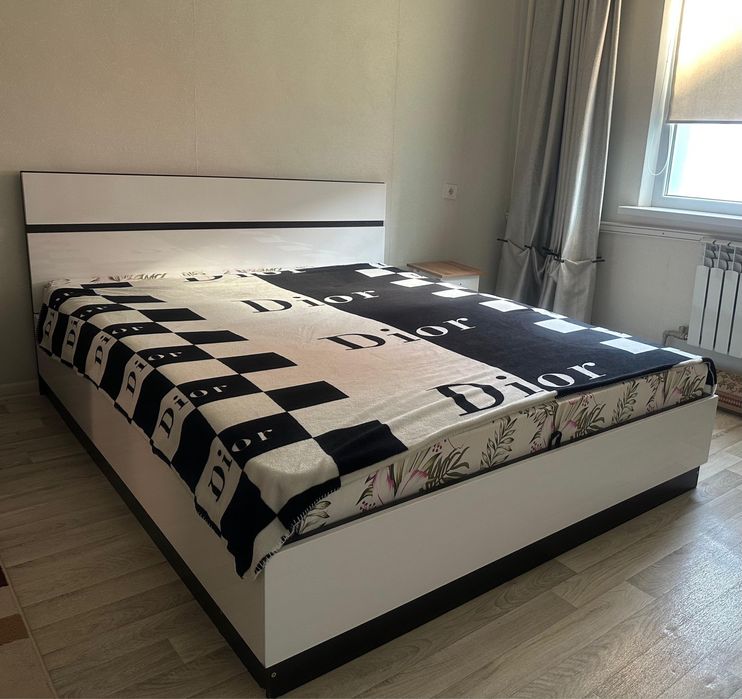 Двух спальный кровать