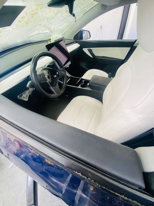 Tesla model Y продавам на части 2020