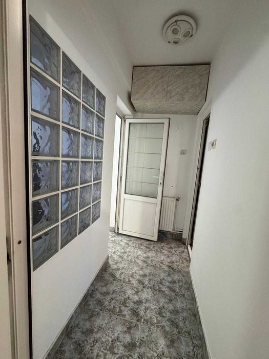 De vanzare Apartament 2 camere Cornisa, decomandat
