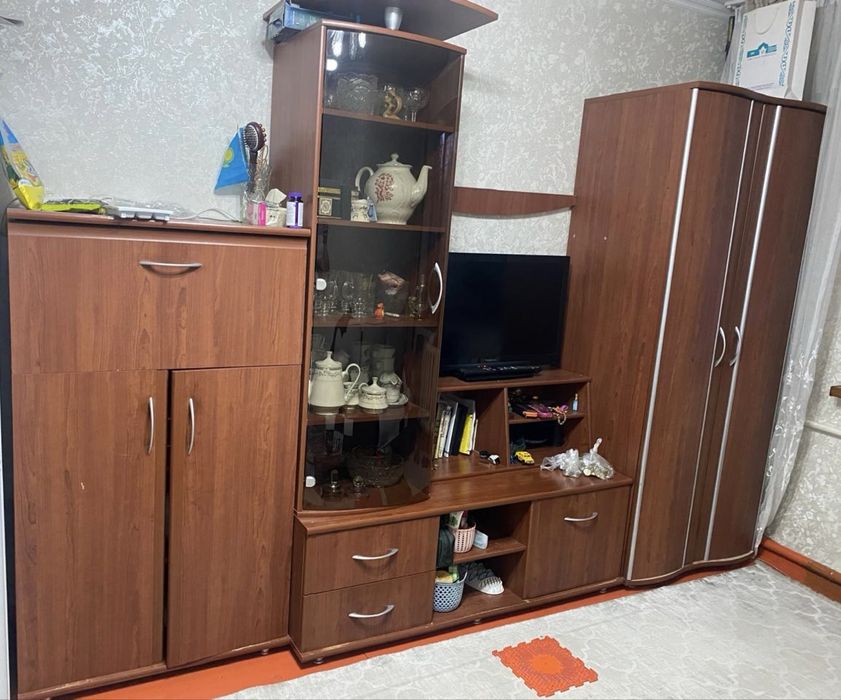 Продам уголок, серват, шкаф