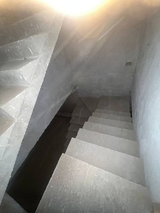 Uchtepa tumani katta qani mahallasida karobka uyimiz sotuvda