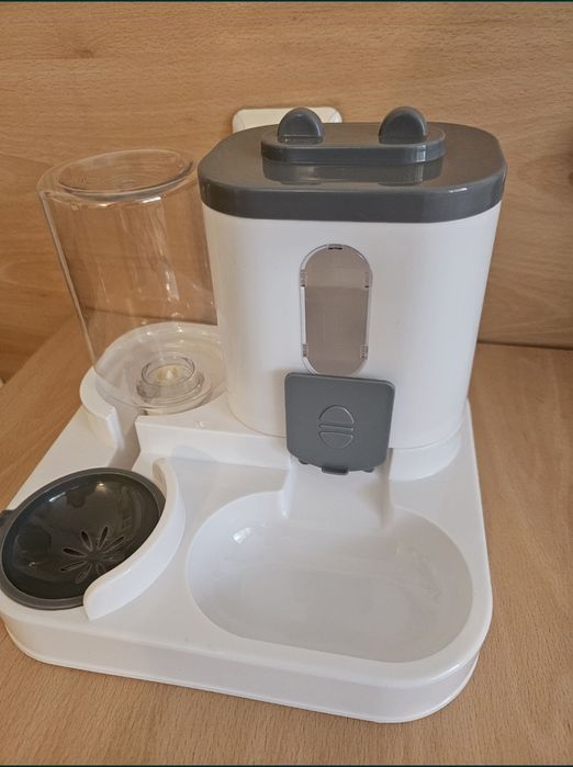 Хранилка за котета, кучета.