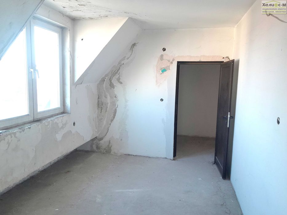 Тристаен апартамент до трето и четвърто училище, гр.Монтана