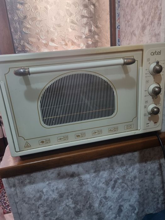 Продаю элекстрическую духовку Artel