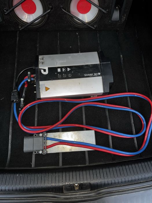 Stație de Încărcare Profesională Micropower Sharp 30 – 24V / 100A