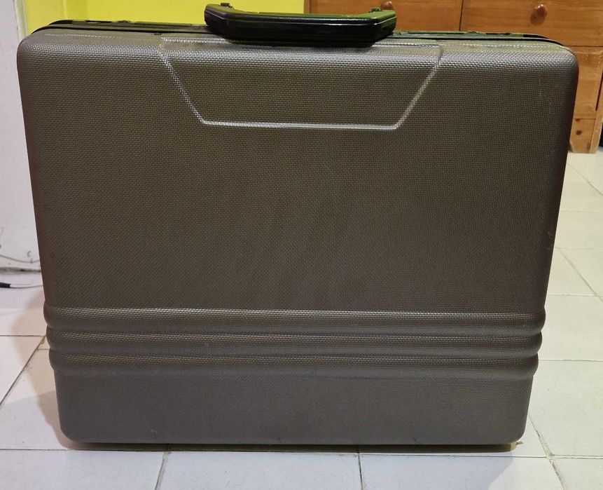 Ретро дипломатическо куфарче със опция за заключване