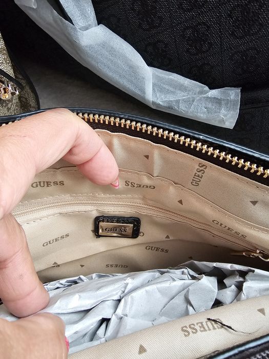 Geanta Guess nou cu eticheta