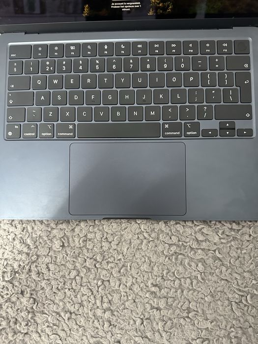 Vand laptop macbook air M3 3113 pentru piese