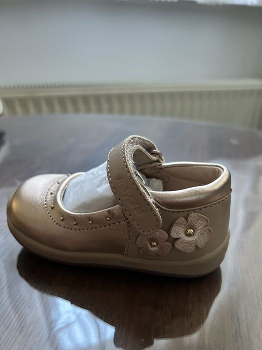 Vand pantofi fete Mayoral